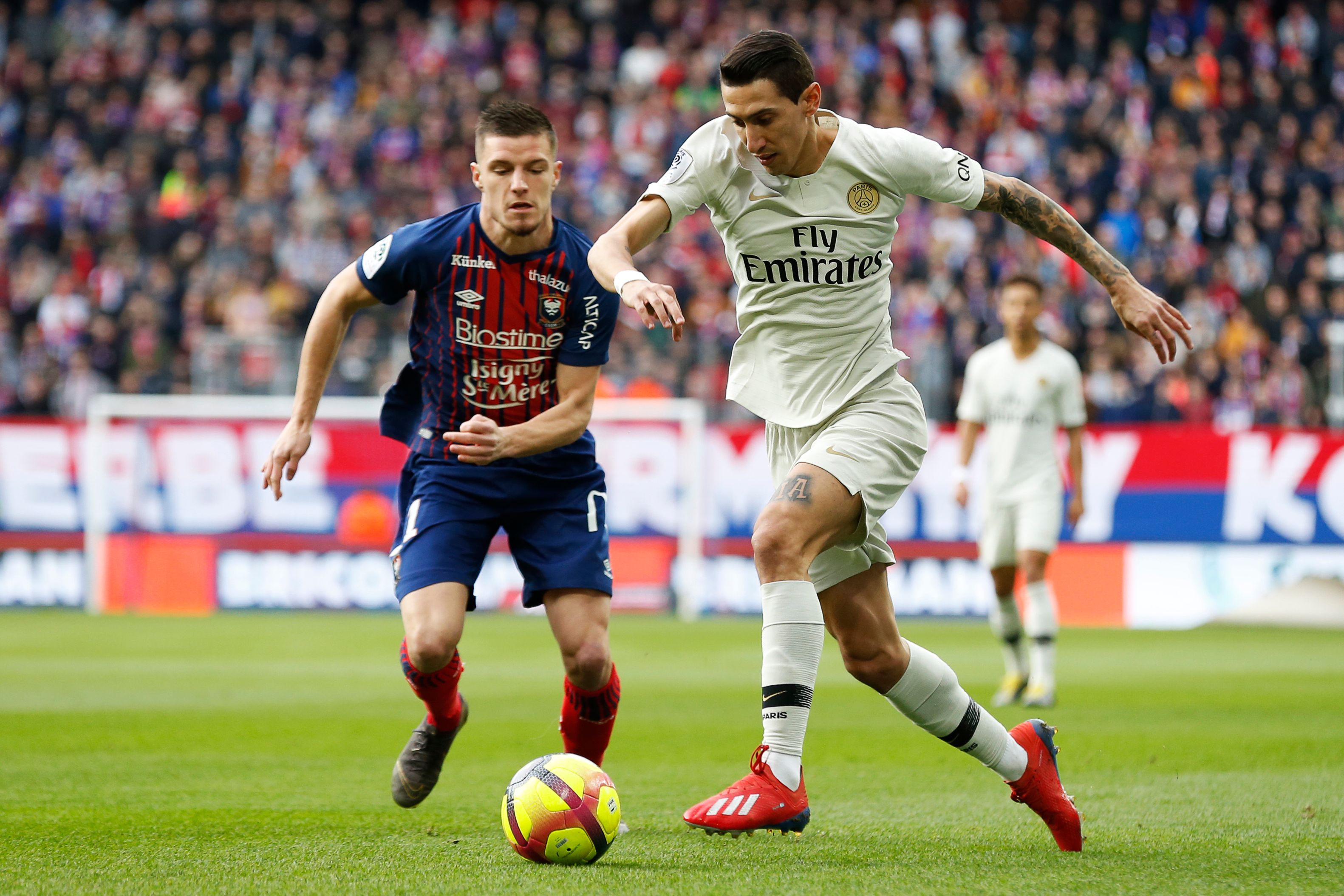 英超保级关键战解析：埃弗顿主场固防求胜，诺丁汉森林残阵反击续命（英超保级生死战前瞻：埃弗顿主场稳守争胜，诺丁汉森林残阵背水一搏）