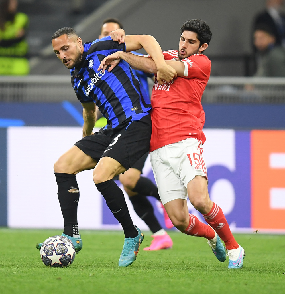 中超赛程更新：关注榜首之争,（中超新赛程出炉：聚焦榜首之战）