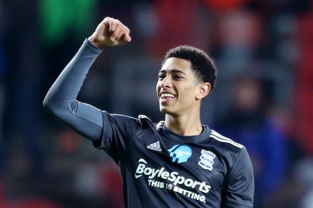 足球报：郑智接手青岛西海岸可能性最大，黄博文有望进教练组（足球报：郑智执掌青岛西海岸呼声最高，黄博文或将加入教练组）