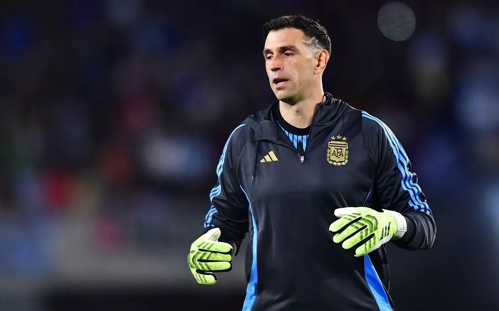 足球战术的新趋势：全能化（足球战术新风向：多面手化）