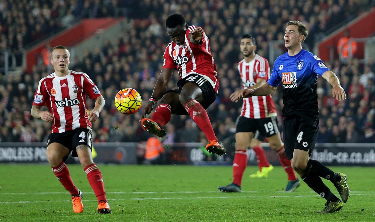 利物浦伤情报告：伊萨克有望复出对阵森林，弗林蓬下月初回归（利物浦伤情更新：伊萨克或迎复出战森林，弗林蓬预计下月初归队）