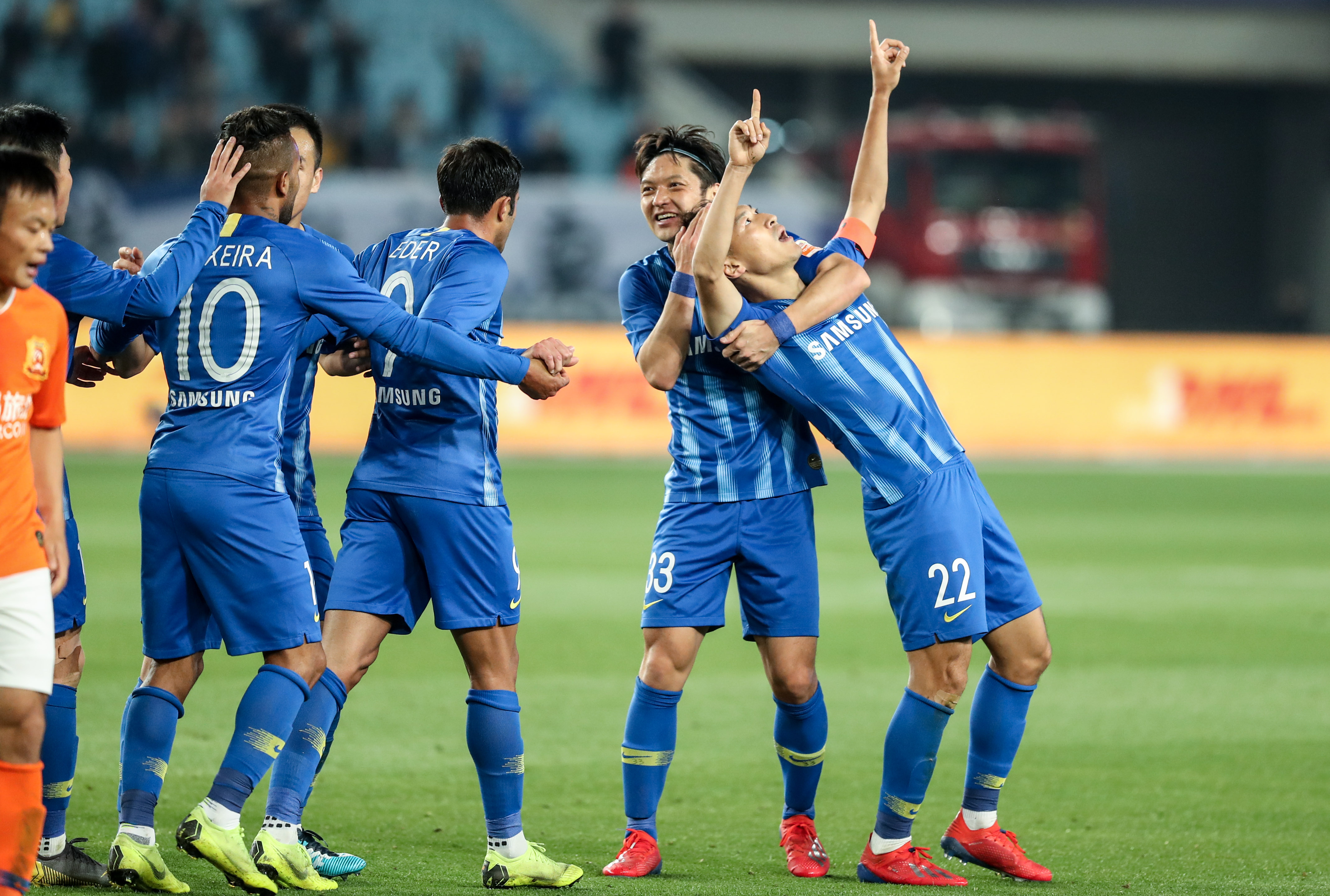 韩淼雨第十二届全国残疾人运动会举重赛场夺双金