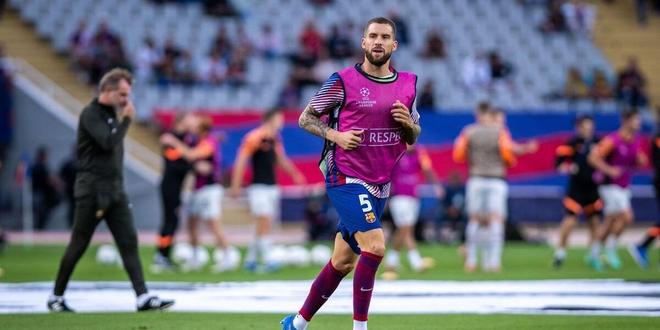 卡拉格：球迷们高喊斯洛特令人动容，在获胜后我真心为他开心