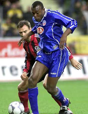 狼队战布伦特福德第32分钟才有射门，造英超6年最沉闷开局（狼队战布伦特福德至第32分钟才首射，刷新英超近六年最沉闷开局）