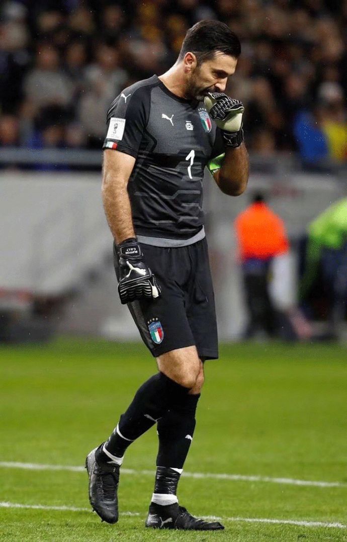 马卡：在进入圣诞假期前，塞维利亚成为西甲吃到黄牌最多的球队（马卡：圣诞假期前，塞维利亚领跑西甲黄牌榜）