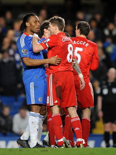 布拉德利：我小时候经常在自家花园里滑铲模仿杰拉德