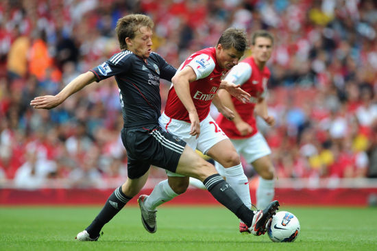 杜兰特关键三分点燃全场