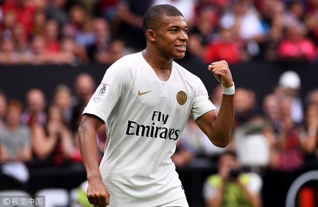 维尔茨闪耀英超！利物浦新星如何策动首球并当选最佳球员？（英超之夜他最耀眼！利物浦新星维尔茨如何导演首开纪录并加冕全场最佳？）